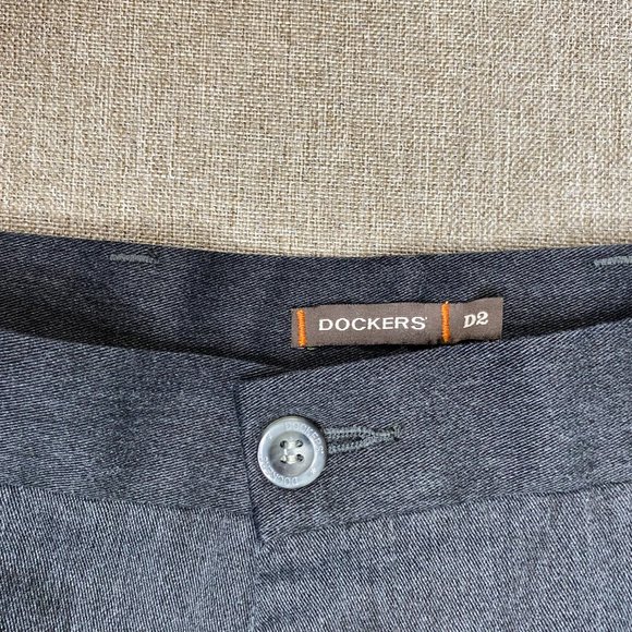 Dockers D2 Khaki Pants Men 34 x 30 Straight Fit Gray Flat Front Office Business - Picture 6 of 16